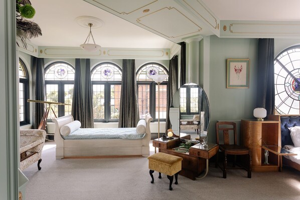 6 bedrooms, iron/ironing board, WiFi