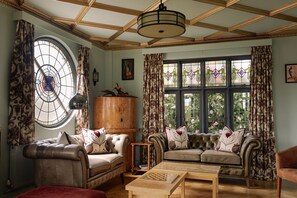 Smart TV, fireplace, stereo, offices - Christie Mansion - Luxury Cottages (Shanklin)