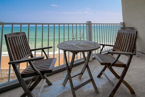 Outdoor dining - Best view in TOPSAIL - Luxurious 3BR Oceanfront Condo (North Topsail Beach)