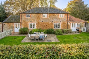 Outdoor dining - The Coach House (R) (6), Ringstead, Norfolk (Ringstead)