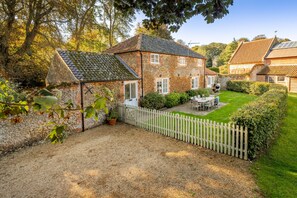 Outdoor dining - The Coach House (R) (6), Ringstead, Norfolk (Ringstead)