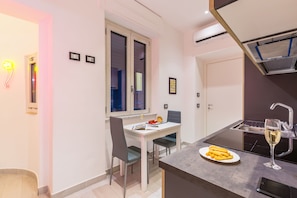 Studio Club | Bếp riêng