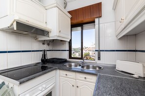 Fridge, microwave, oven, coffee/tea maker