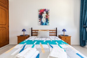 Iron/ironing board, free WiFi, bed sheets