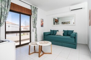 TV - 1 bedroom flat in Manta Rota by AlgarveManta (9T1) (Manta Rota)