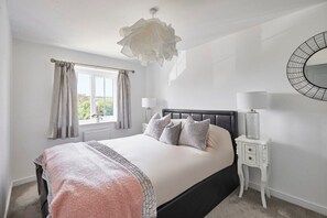 2 bedrooms, desk, iron/ironing board, free WiFi