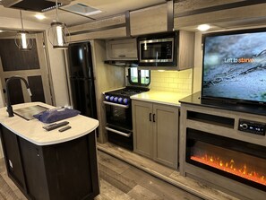 Fridge, microwave, stovetop, dishwasher