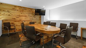 A conference room with a wooden table and chairs, a flat-screen TV mounted on the wall, and a whiteboard. - Polanco 2BR  Skyline Balcony, Gym & Sauna (Mexico City)
