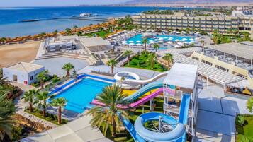 6 outdoor pools, free pool cabanas, pool umbrellas