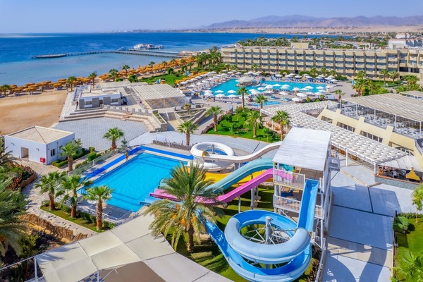 6 outdoor pools, free cabanas, pool umbrellas