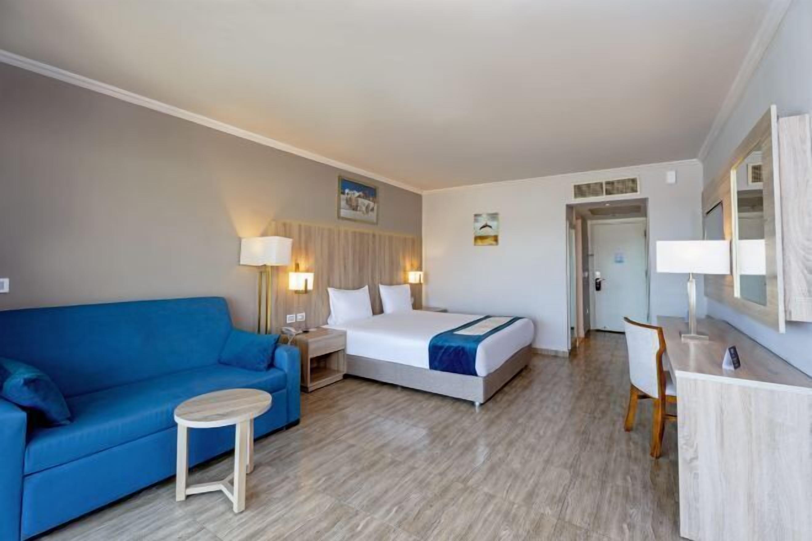 Ropa de cama de alta calidad y minibar con artículos gratuitos