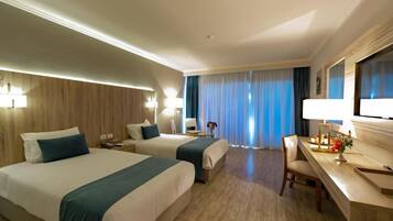 1 bedroom, premium bedding, free minibar, in-room safe
