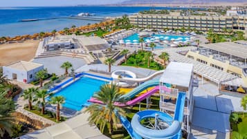 6 piscinas al aire libre, camas de piscina gratis, sombrillas