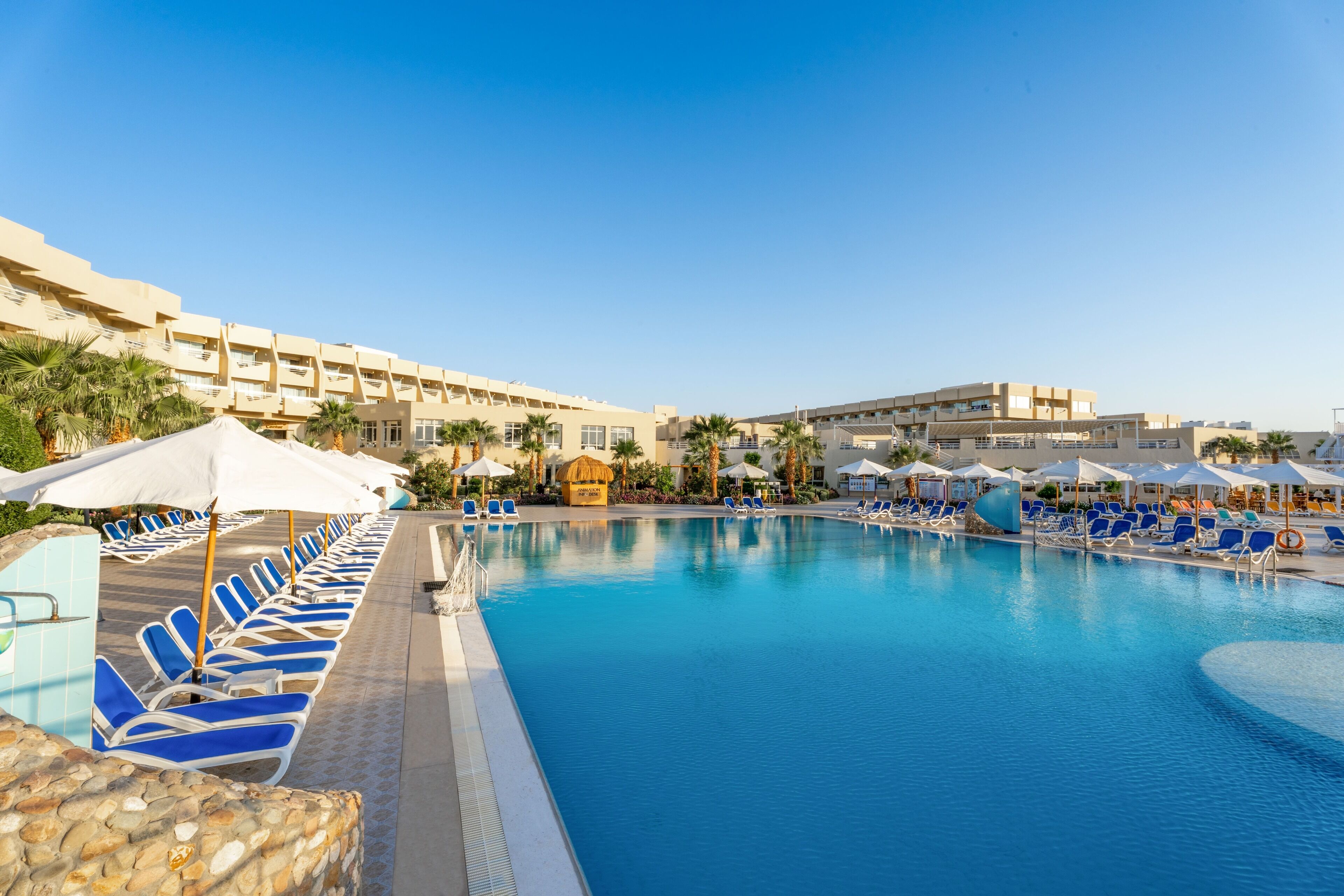 6 outdoor pools, free cabanas, pool umbrellas