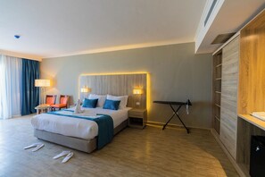 Bộ đồ giường cao cấp, minibar với thức uống miễn phí 