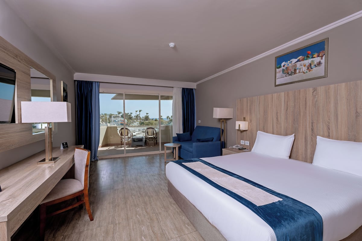 1 bedroom, premium bedding, minibar, in-room safe