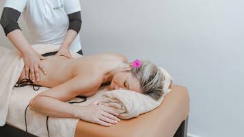 Couples treatment room(s), sauna, hot tub, steam room, body treatments