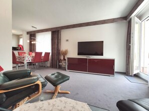 TV - Attika Wohnung Allod Park Haus C 801 by Interhome (Davos)