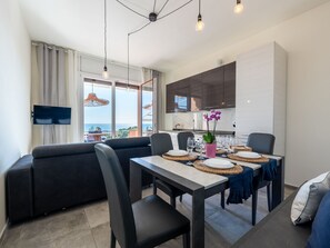 تناول الطعام