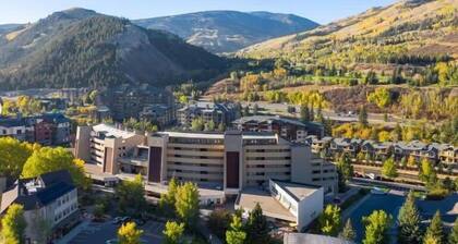 3BR short walk to ski lift, Fireplace and Balcony