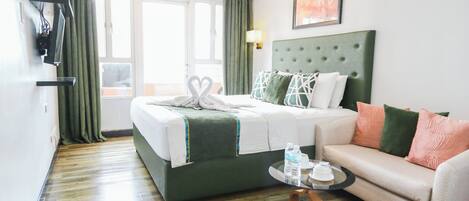 Deluxe King Studio | Egyptian cotton sheets, premium bedding, in-room safe, rollaway beds
