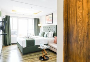 Deluxe King Studio | ผ้าปูที่นอนฝ้ายอียิปต์, เครื่องนอนระดับพรีเมียม, ตู้นิรภัยในห้องพัก