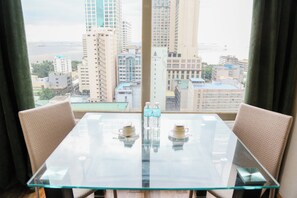 Luxury One Bedroom | บริการอาหารในห้องพัก