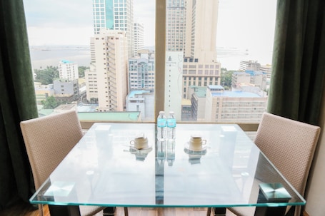 Luxury One Bedroom | In-room dining
