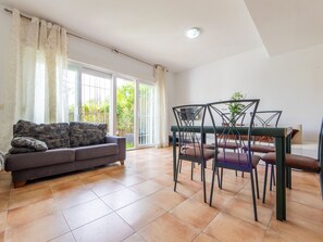 TV - Zona Estival by Interhome (Salou)