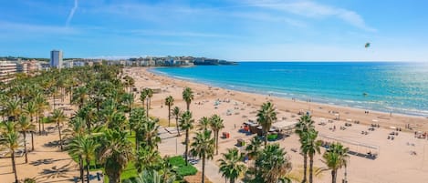 Una spiaggia nelle vicinanze