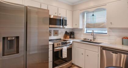 St. Simons Beach Rental • Pool • Walk to Pier Village & Ocean • Pet Friendly