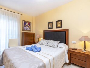 3 slaapkamers, een bureau, internet