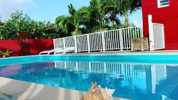 Outdoor pool, pool umbrellas, sun loungers