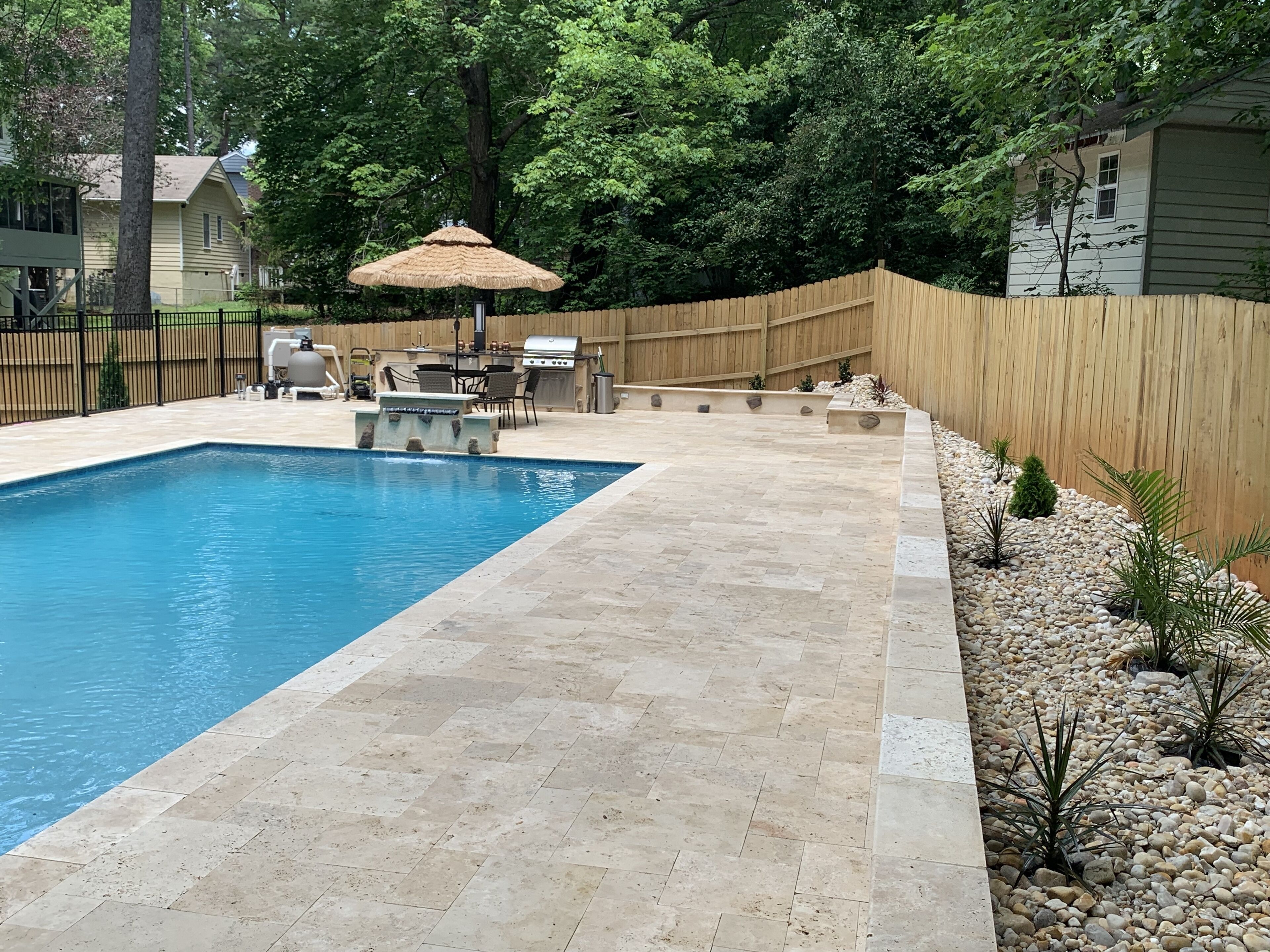 Private house 15mins.from Raleigh Dntwn w/private pool, hot tub, and firepit. 