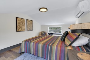2 bedrooms, bed sheets - Alpine at the Bend I Stargazing, views, Wimberley (Wimberley)