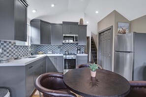 Fridge, microwave, oven, stovetop - Alpine at the Bend I Stargazing, views, Wimberley (Wimberley)
