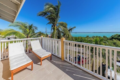 Lagoon Views with Private Balcony, Near Beaches