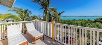 Lagoon Views with Private Balcony, Near Beaches