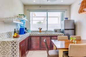 Fridge, microwave, stovetop, coffee/tea maker