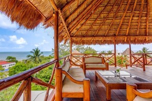 Property grounds - Walkable Beach Stay with Pool & Rooftop Jacuzzi (Puerto Morelos)