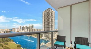 Property grounds - Spectacular View w/Balcony+Pool|Near Beach (Hallandale Beach)