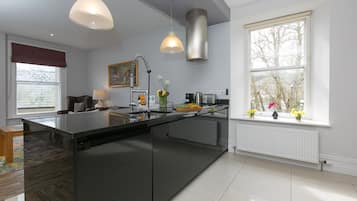 Kylskåp, diskmaskin, vattenkokare och brödrost