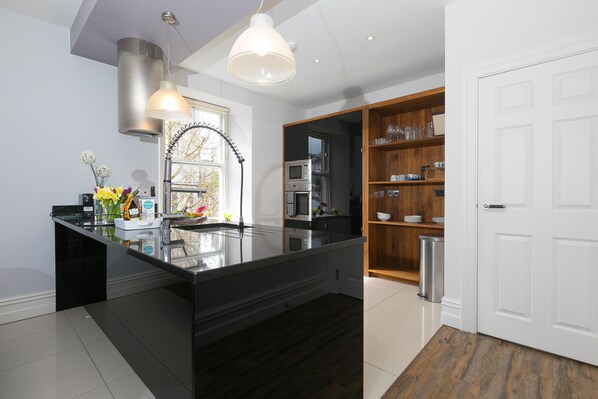 Fridge, dishwasher, electric kettle, toaster - Arghanti (St Ives)