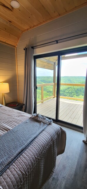 5 bedrooms, desk, free WiFi, bed sheets