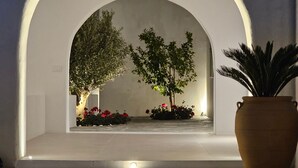 تفاصيل الفندق من الخارج