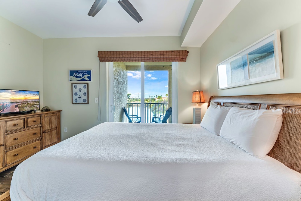 Summerhouse 101 on 1st Floor 3B/3B Beach View Deck Across from Access