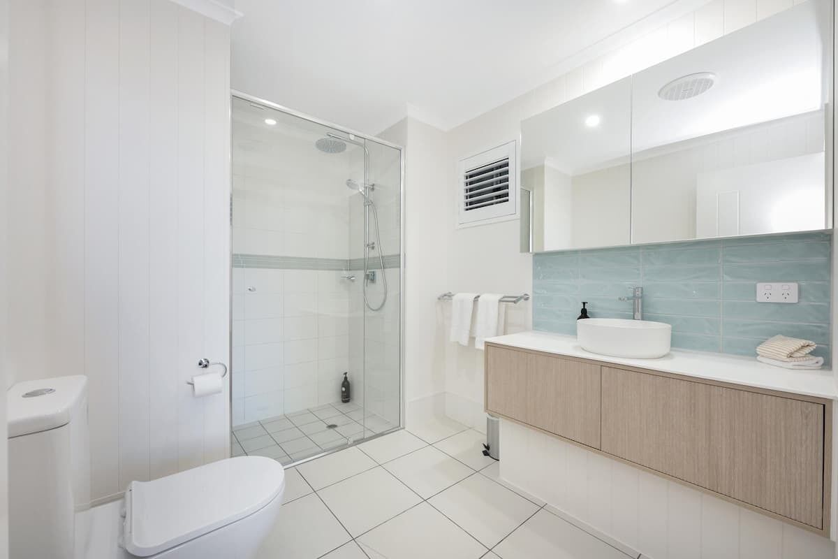 Bathtub, hair dryer, towels