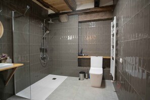 Economy Room | Bathroom
