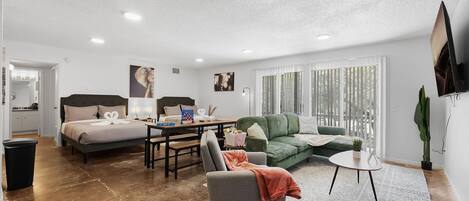 2 Schlafzimmer, Schreibtisch, Bügeleisen/Bügelbrett, WLAN