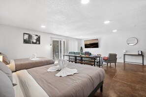 2 bedrooms, desk, iron/ironing board, WiFi